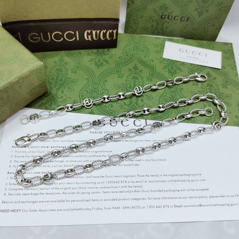 G*u*i necklaces